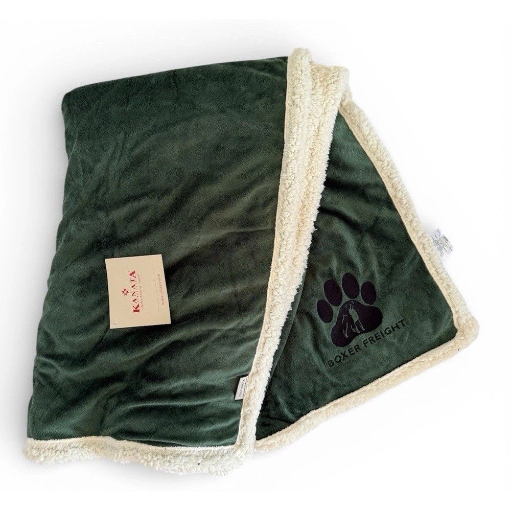 NWT Kanata Blanket Home Collection Green Fleece Plush Throw Cozy Warm‎ Logo